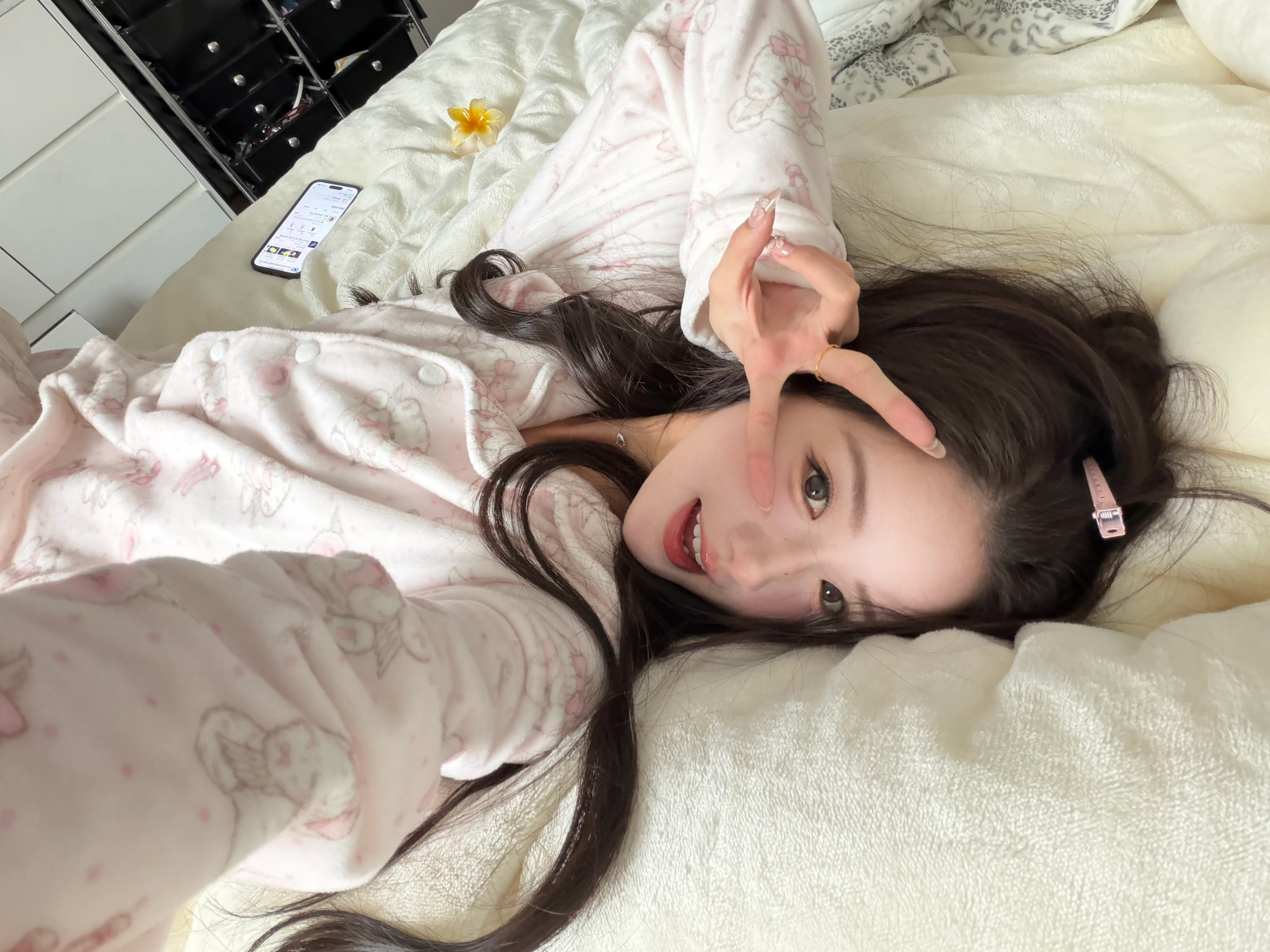 喝了半瓶锐澳断片到现在了！！小娜 ！！ ​​​