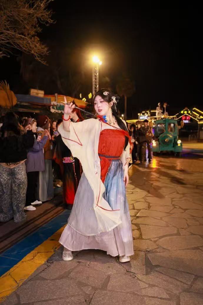 上海又有一个国风打卡地上海新晋国风秘境氛围感拉满，亭台楼阁一步一景，汉服拍照超出