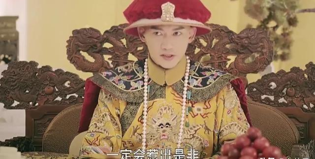 1776年，乾隆去清西陵拜谒，半路突然冲出一年轻人，死活要献书，被拿下，谁料他竟
