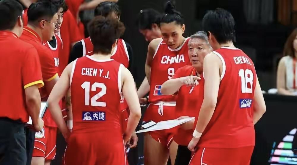 高兴太早，中国女篮连胜，应立刻淘汰这二人，李梦回归悬念结尾

中国女篮拿到热身赛