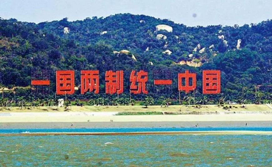美国国会代表团将于8月窜访台湾。台湾地区的领空属于中国领空，中国中央政府（虽然目