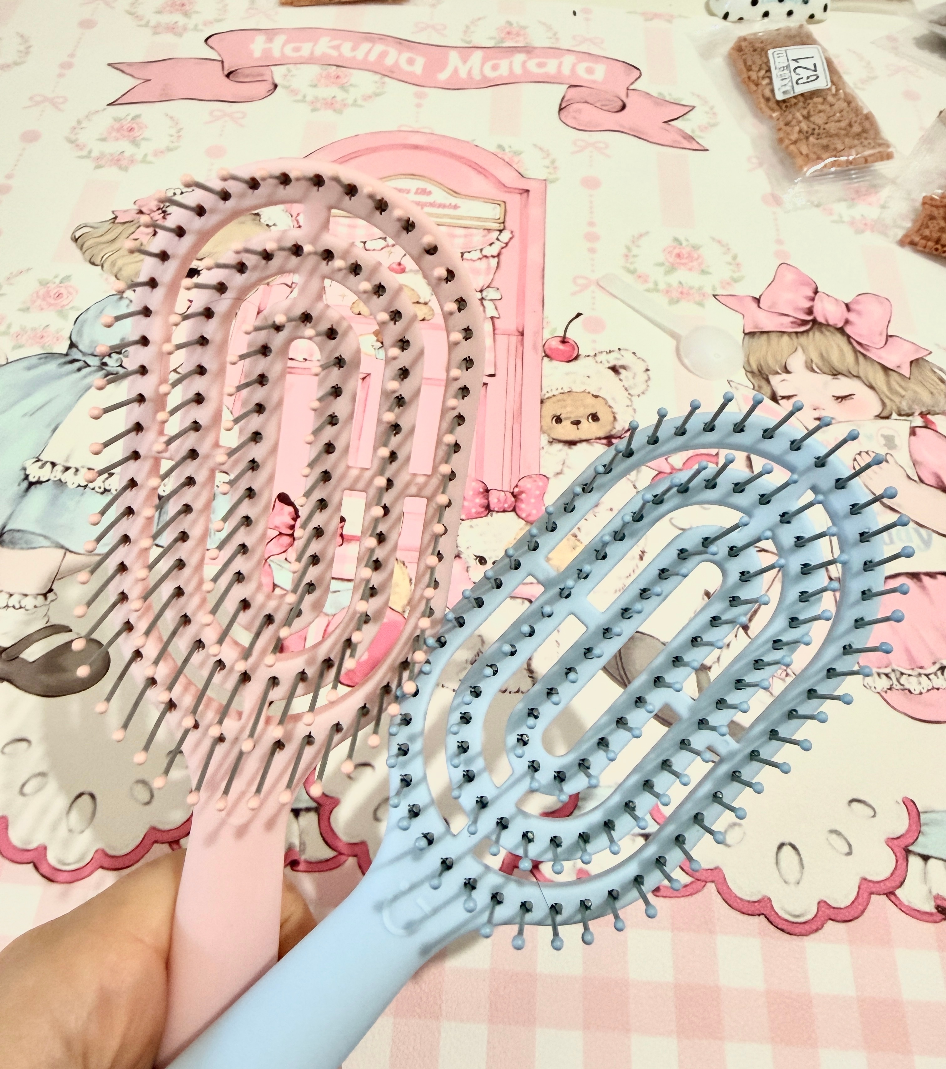 名创这个梳子非常推荐你们买，一梳整个天灵盖头皮层都展开特别爽，而且颅顶还一瞬间变