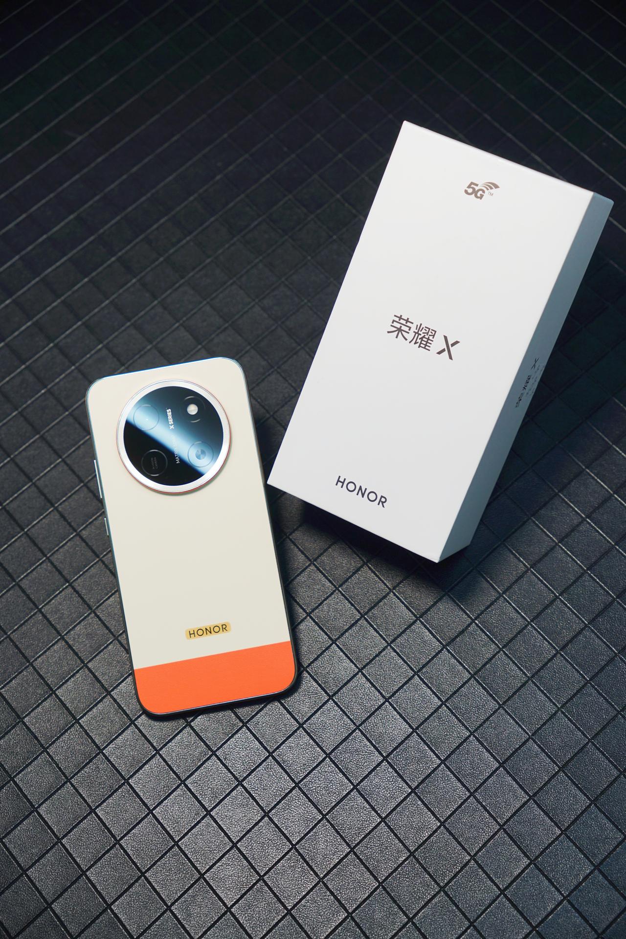 荣耀X80 Pro Max首发开箱图赏，这外观真是满满的高端味。