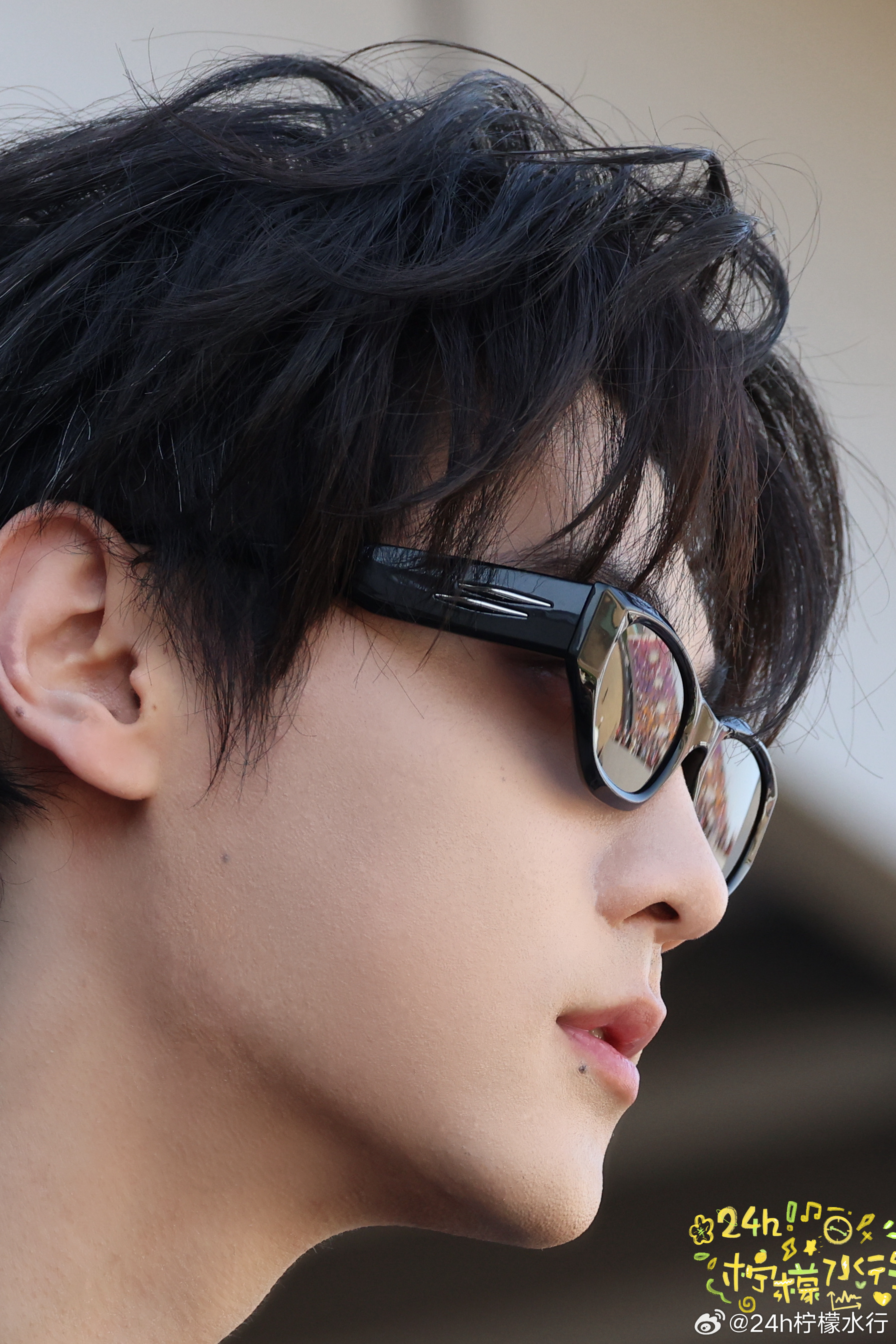 田栩宁 💛田栩宁说别摸花了冠军亲签修图ing，先来一张超清晰的大头贴