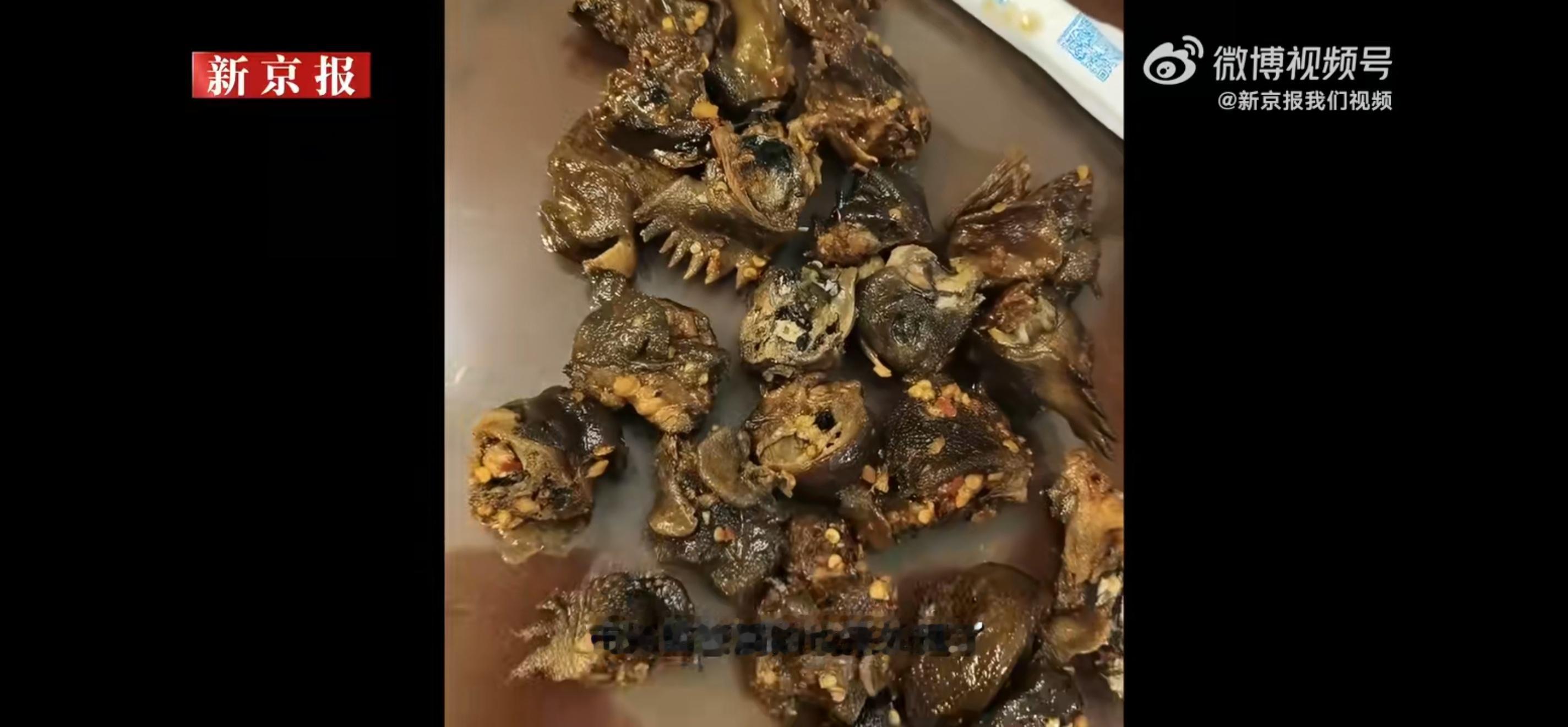 餐馆回应一盘黄焖鸡吃出24块鸡头一盘黄焖鸡吃出24块鸡头确实离谱，但细想一下商家