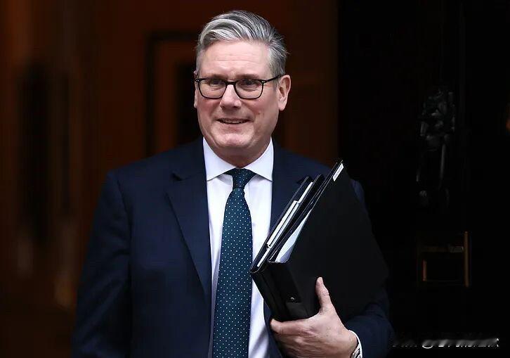 英国都没管明白，还要去北约！斯塔默首相干不成，准备去试试北约秘书长一职！
斯塔默
