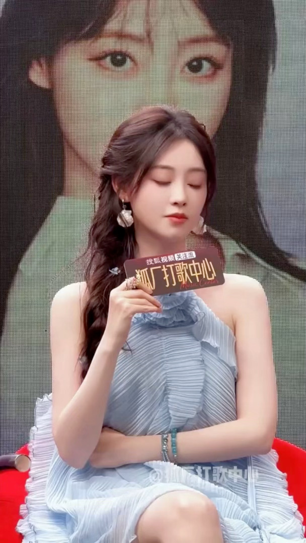 祝绪丹完美的接纳自己祝绪丹谈和自己和解祝绪丹在采访里坦然聊起自我成长，不再强求事