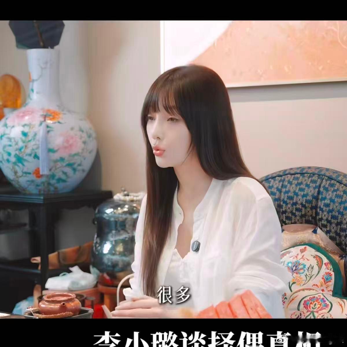 十年时光见证蜕变，当年懵懂的小甜馨长成贴心少女，贾乃亮也从青涩新手爸爸，慢慢成长