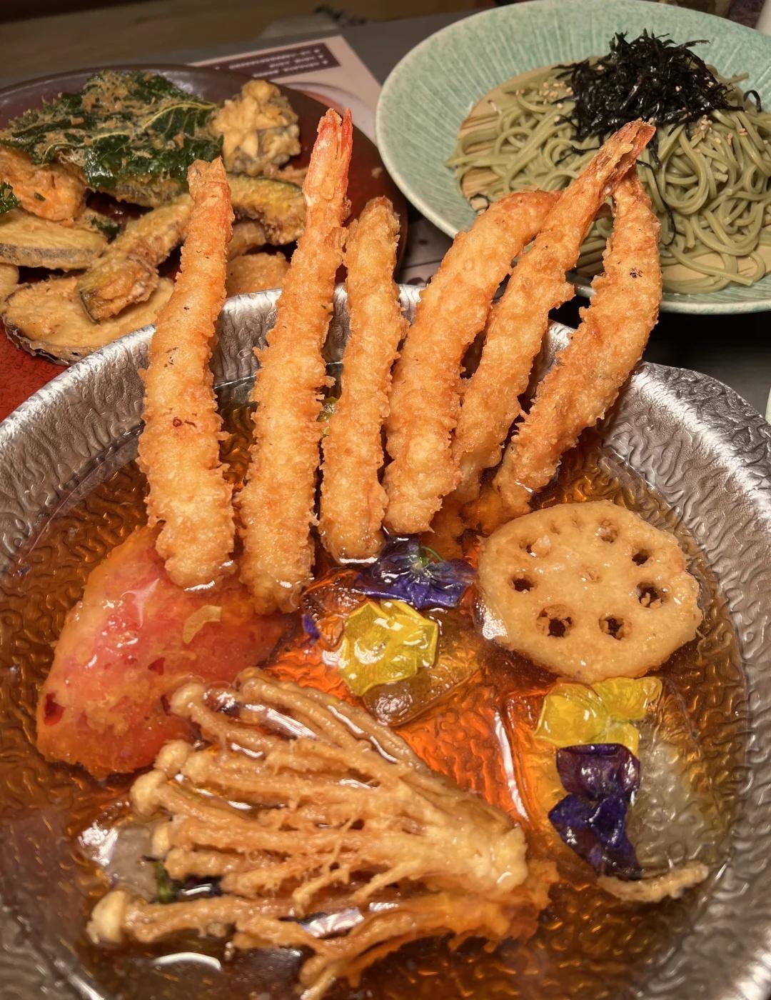 被广州土著骂也要说！冰火两重天太刺激了。。
朋友把我拉来今崎烧，说有个“冰火两重