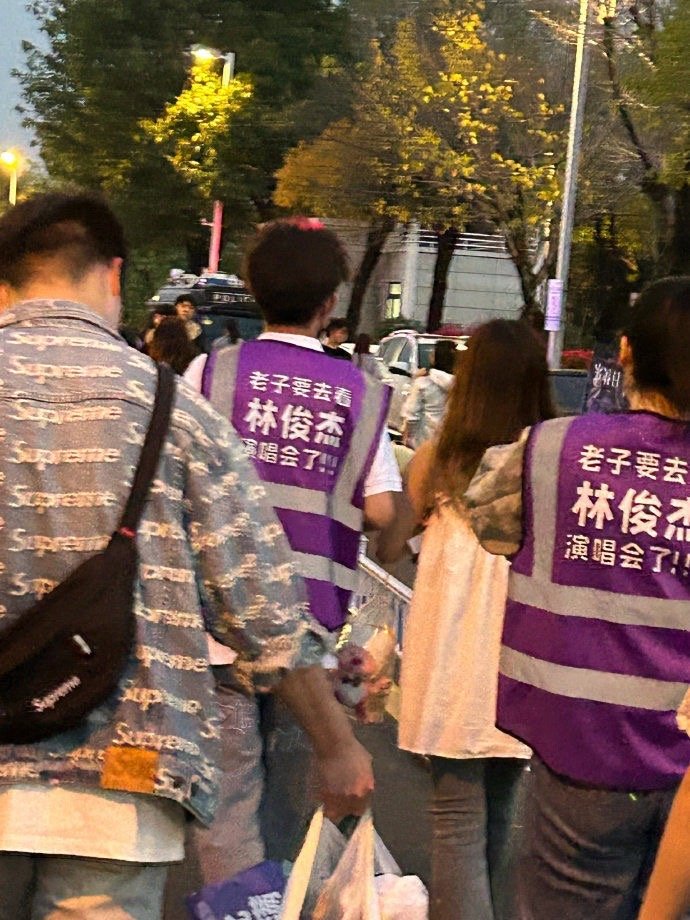 现在的年轻人是真的不装了！有东西是真“炫耀”啊[doge]#我的春日狂欢日记# 