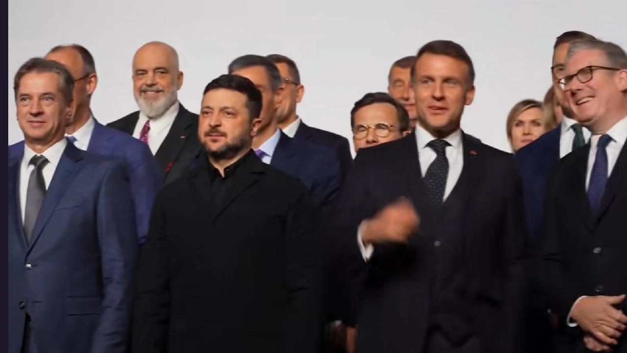 乌克兰志愿联盟会议，欧美全家福合影，除了特朗普，基本都到齐了，加拿大卡尼、澳洲都