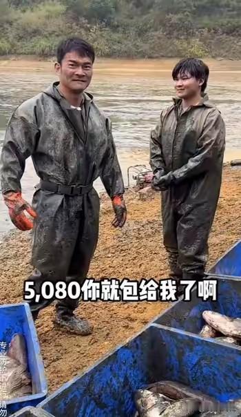 看哭了！湖南衡阳，19 岁男生爸爸因病去世，妈妈也去世多年。而爸爸一生穷困潦倒，