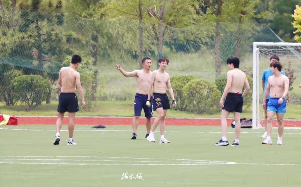 这是我们能看的吗哈哈哈哈哈～王楚钦、林高远、周启豪、曹巍、体能、闫安 