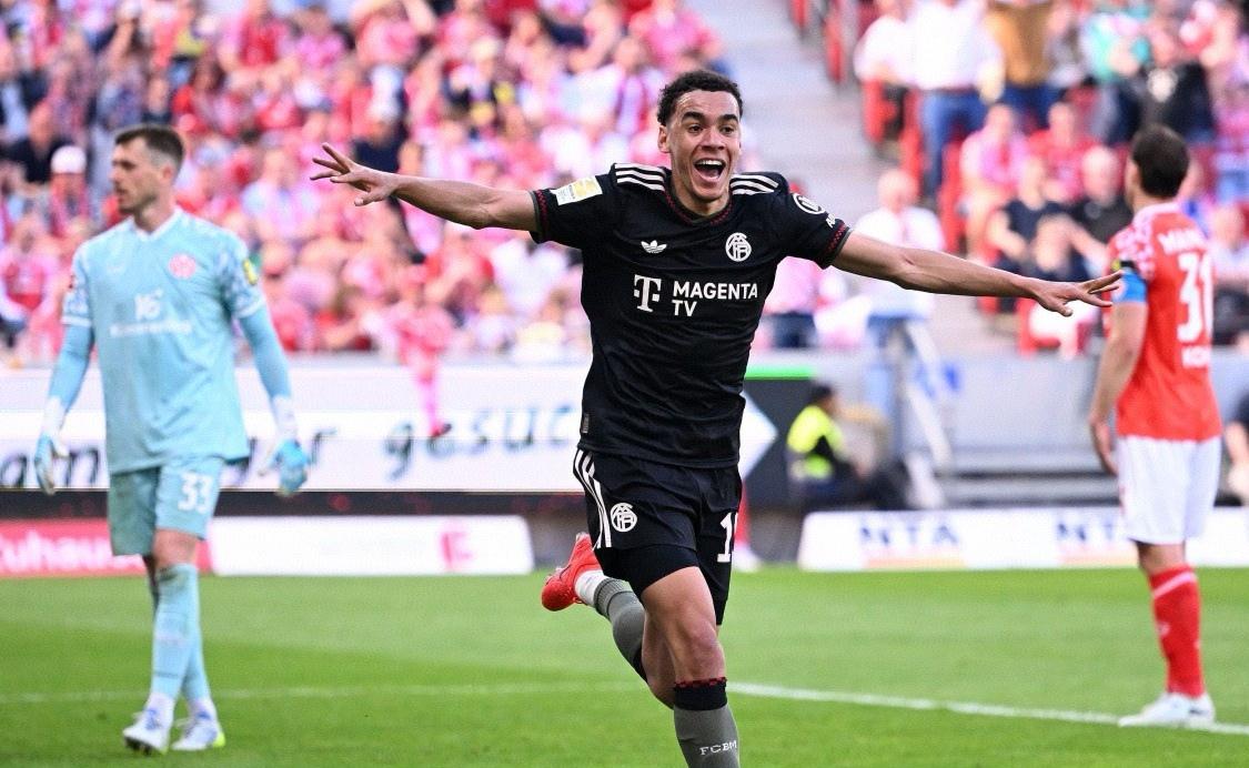 这你敢信？拜仁让三追四，客场4-3逆转美因茨，比戏剧性结果更有意思的是双方“演技