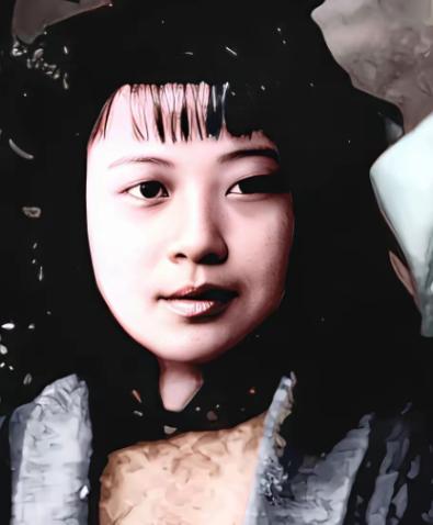 1963年，解放军师长陈广胜回乡寻找多年不见的妻子。没想到，他刚到村口，就看到一