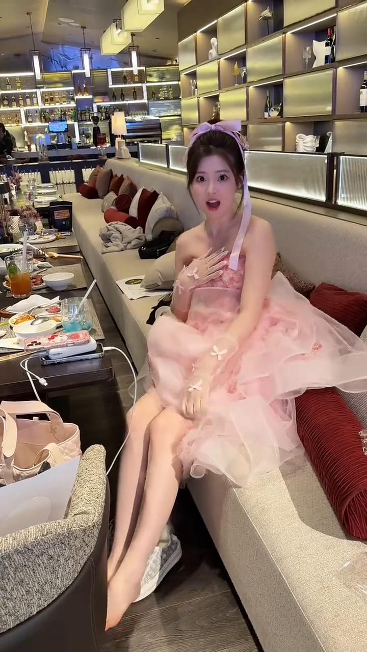 泡茶喝吧，好变态。去给粉丝泡茶。