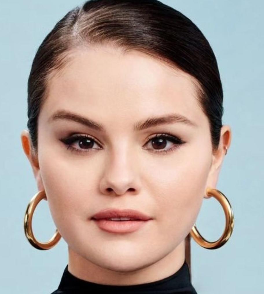 赛琳娜回归互联网！
Selena Gomez宣布暂时退网后，最近再次下载点赞了S