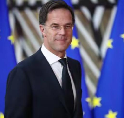 北约秘书长马克.吕特2月13日在北约总部称赞美国，“美国是全世界最大的国家！”说