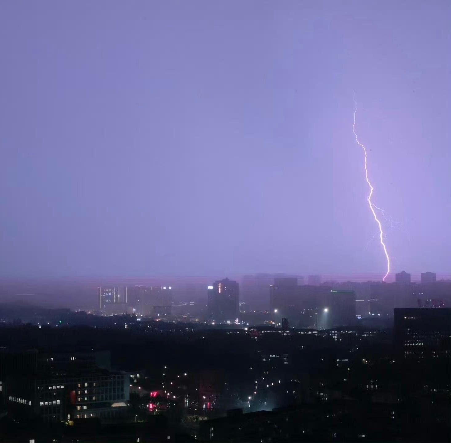 我特么好难受这雷劈的好像冥冥之中自有方向一样 