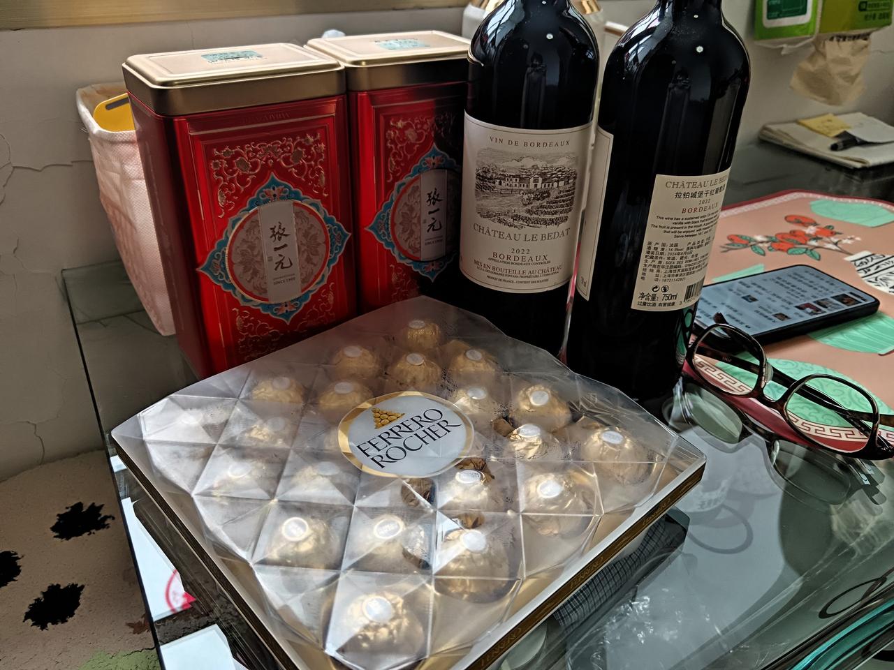 抽空去了趟姐姐家。我买的公寓年底才通地铁，那边公交出行太不方便，我经常往返于北京