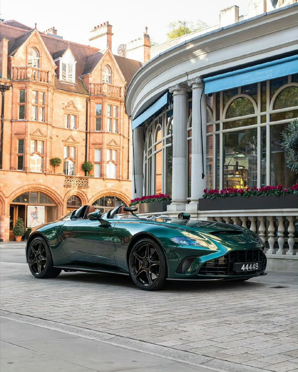 阿斯顿·马丁 V12 Speedster ​[色][色] ​​​