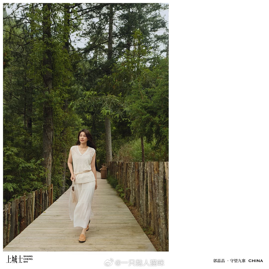 郭晶晶 × 上城士 August 2026内页正式发布！一组非常美丽的外景呈现，