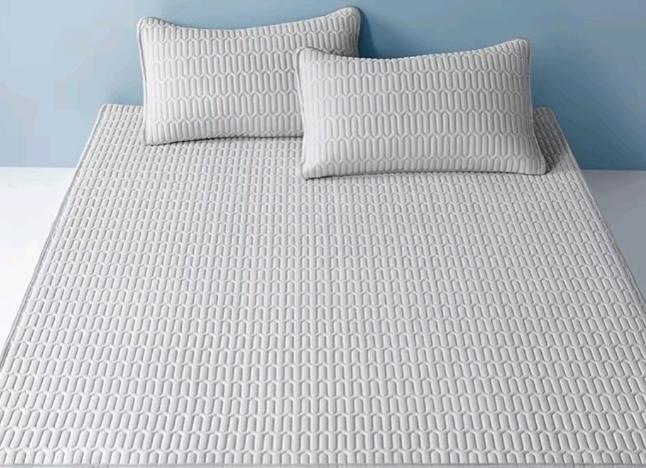 前两年我在拼多多上买的乳胶凉席，收到到后发现该款凉席降价20多，我立马找店家理论