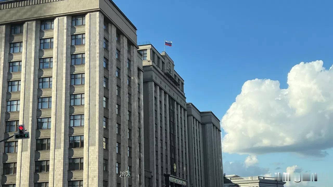 2026年7月30日俄新社消息
俄罗斯国家杜马议员提交法案，提议下调两类人群个人