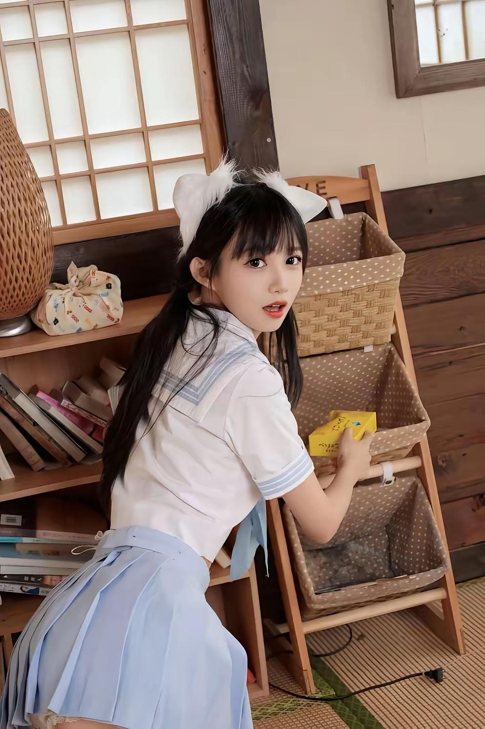 元气少女与可爱猫咪的温馨日常🐱💕女生如何搭配能穿出法式优雅的感觉 戴什么样的