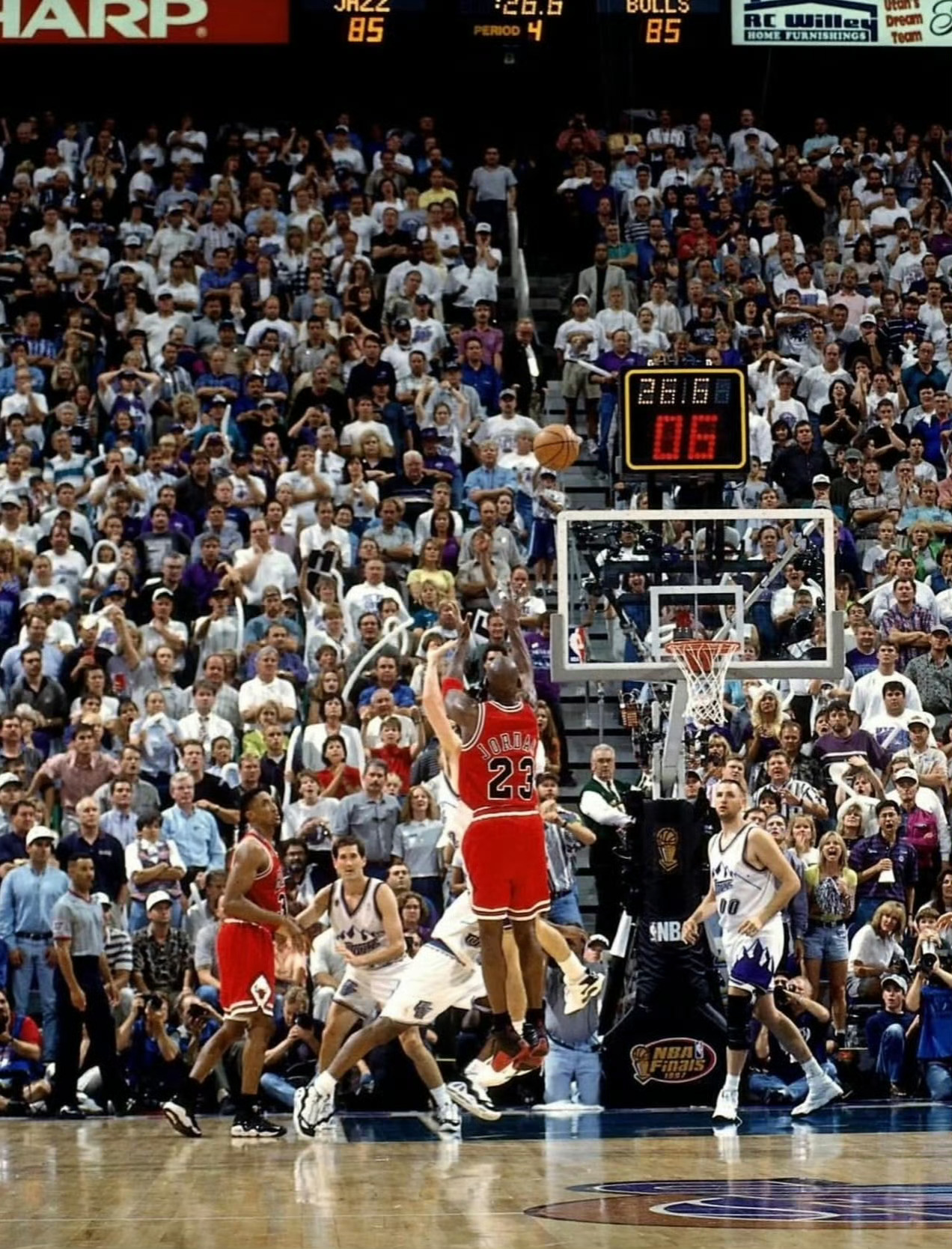 经典！分享一波1997年NBA总决赛乔丹的赛场图！ 