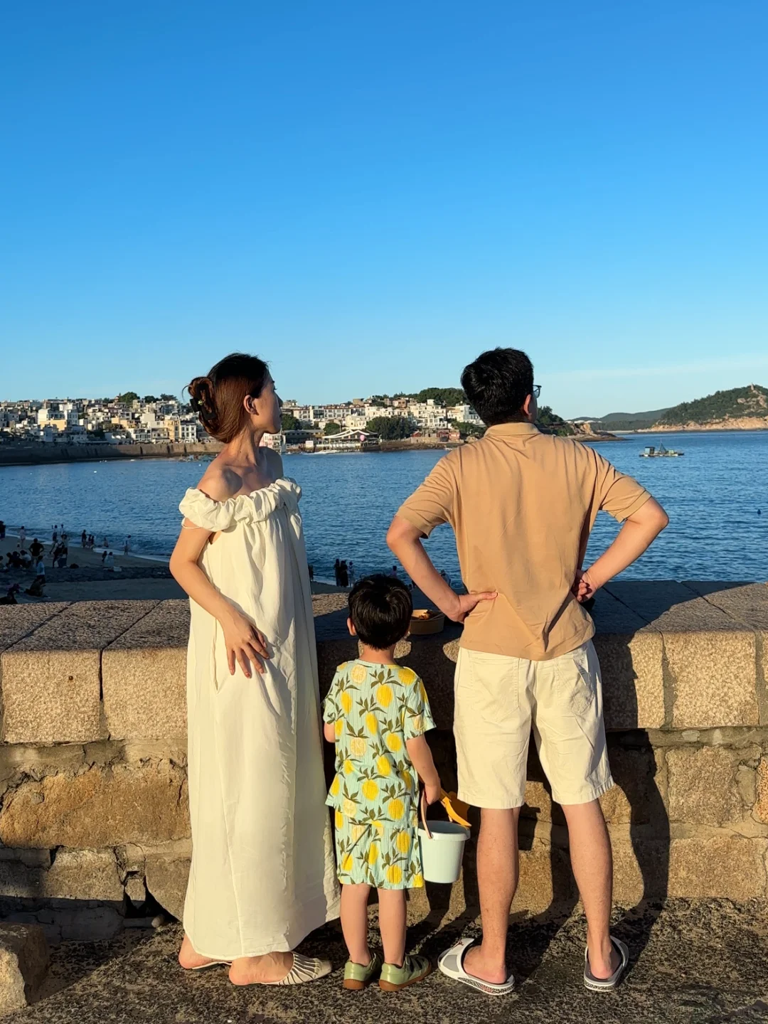 一家三口文案💙因为有很好的人在身边，所以