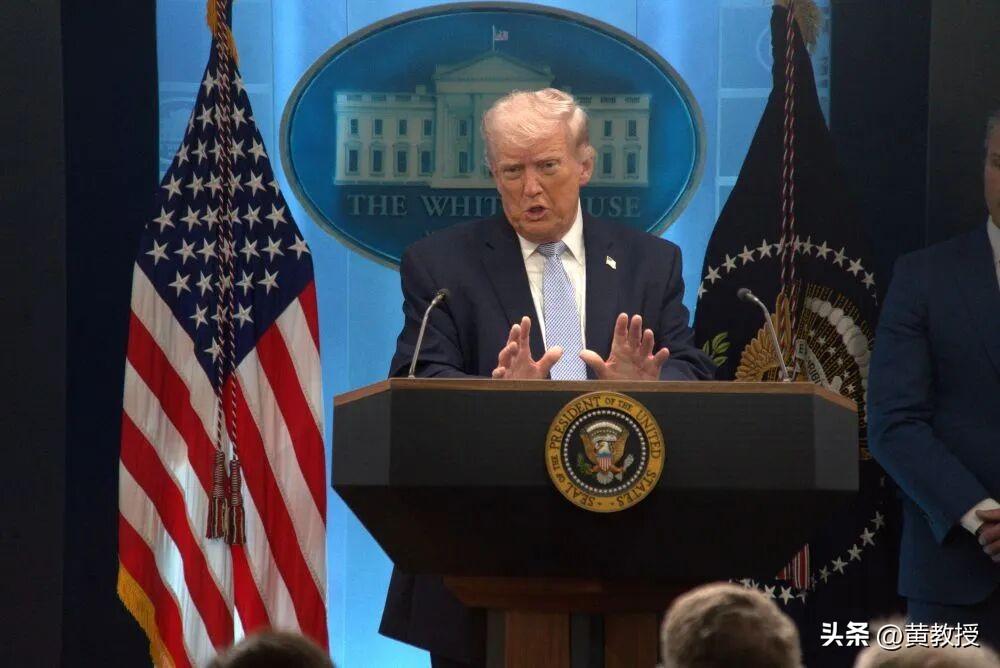 特朗普太搞笑了[笑哭][笑哭]
特朗普说：“我们摧毁了很多东西，但是他们还有肩扛