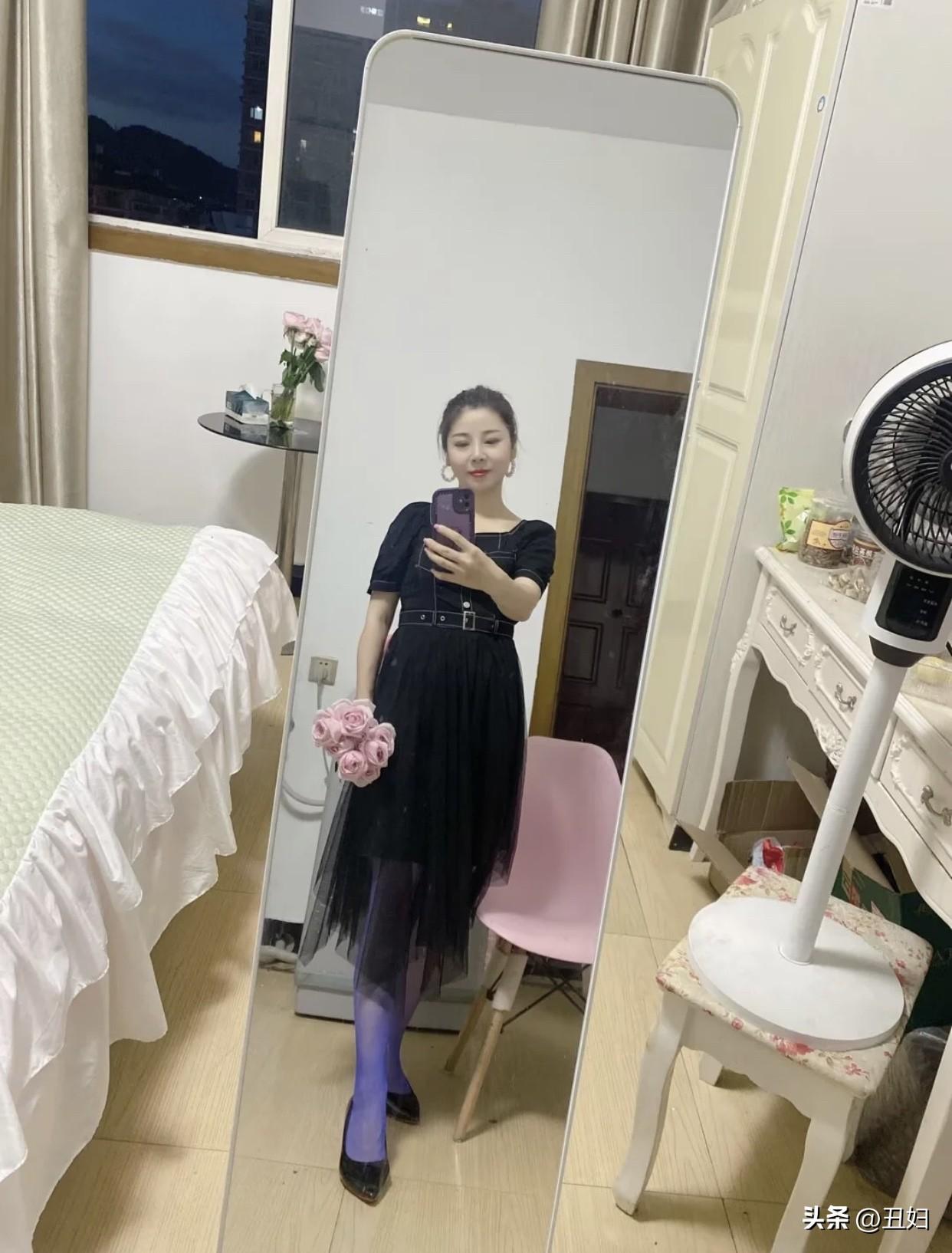 她们更懂得生活，既能照顾好自己，又能体贴他人，相处起来轻松又舒服。而且情绪稳定，