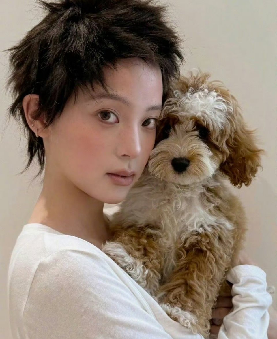 欧阳娜娜短发迷人～～欧阳娜娜短发剪短发后认不出是欧阳娜娜了 ​​​