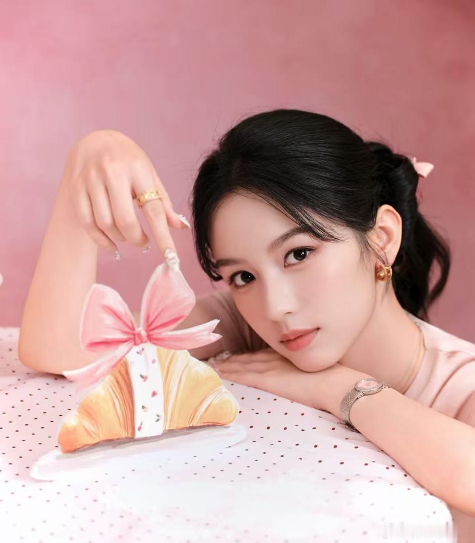 周也粉雾芭蕾柔光妆周也粉雾芭蕾柔光妆好美！周也化的粉雾芭蕾柔光妆