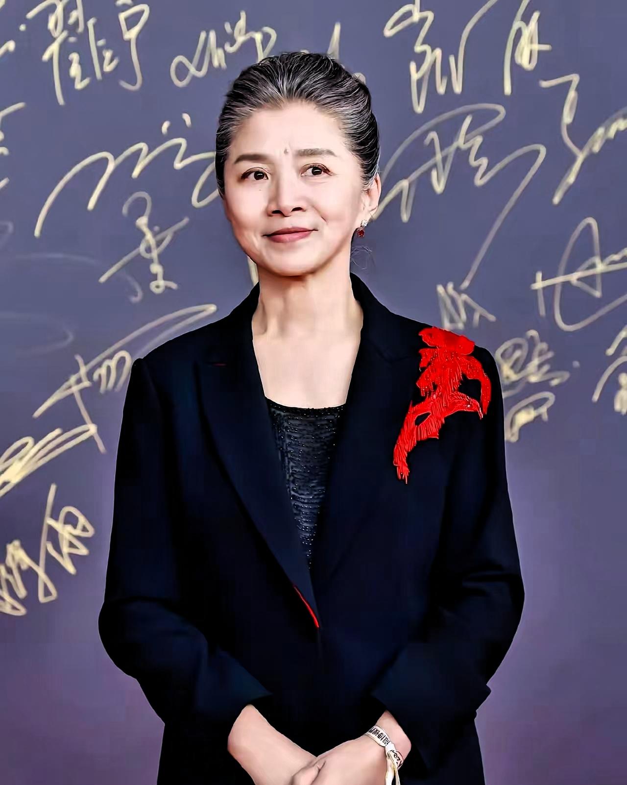 孙俪和杨幂拿视后，我接受
于和伟和郭京飞拿视帝，我也接受
但我真的实在接受不了，