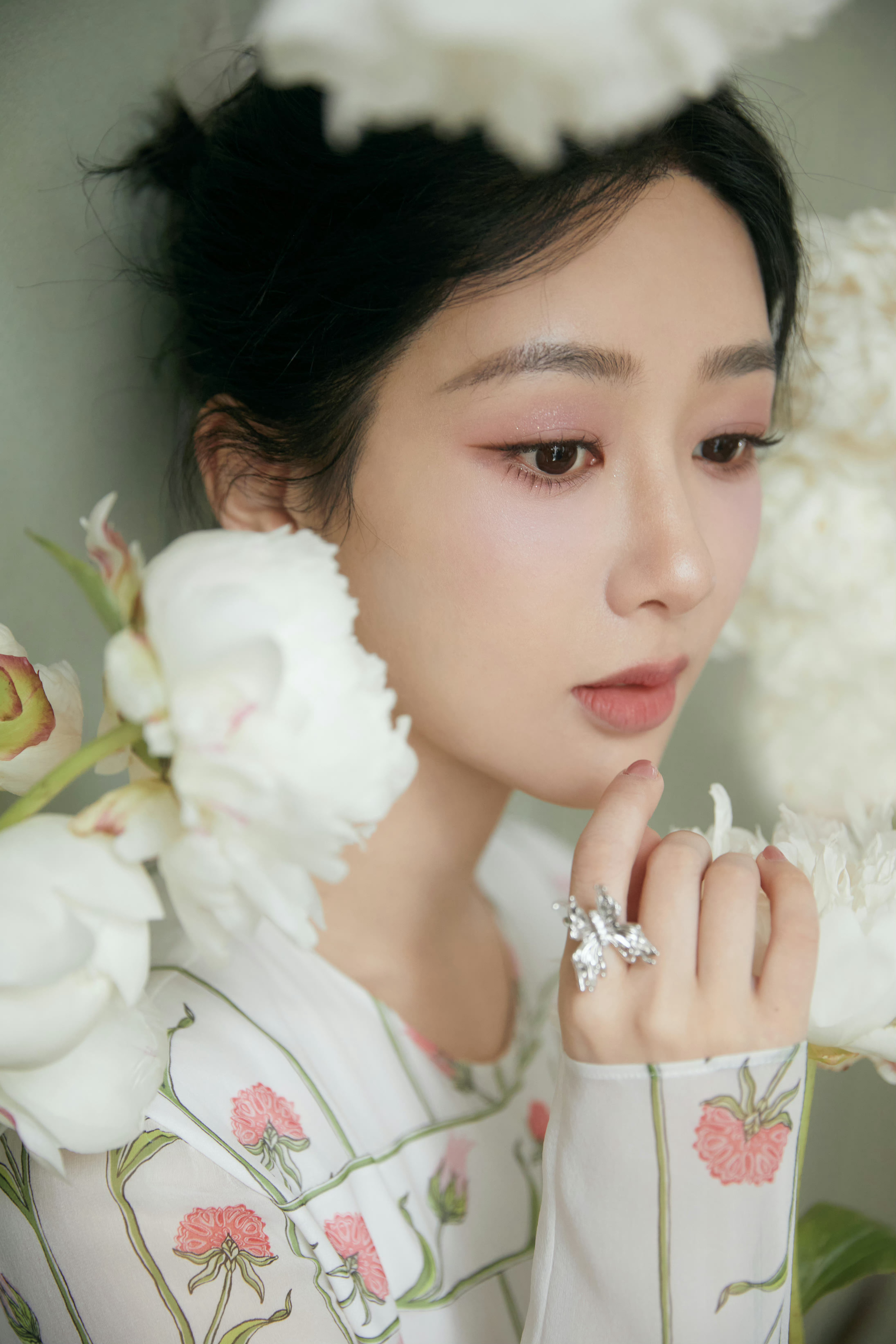 杨紫  yz杨紫董竹君 yz杨紫玉兰花开君再来繁星之下盼晨曦，黄昏之后思蝉鸣，皎