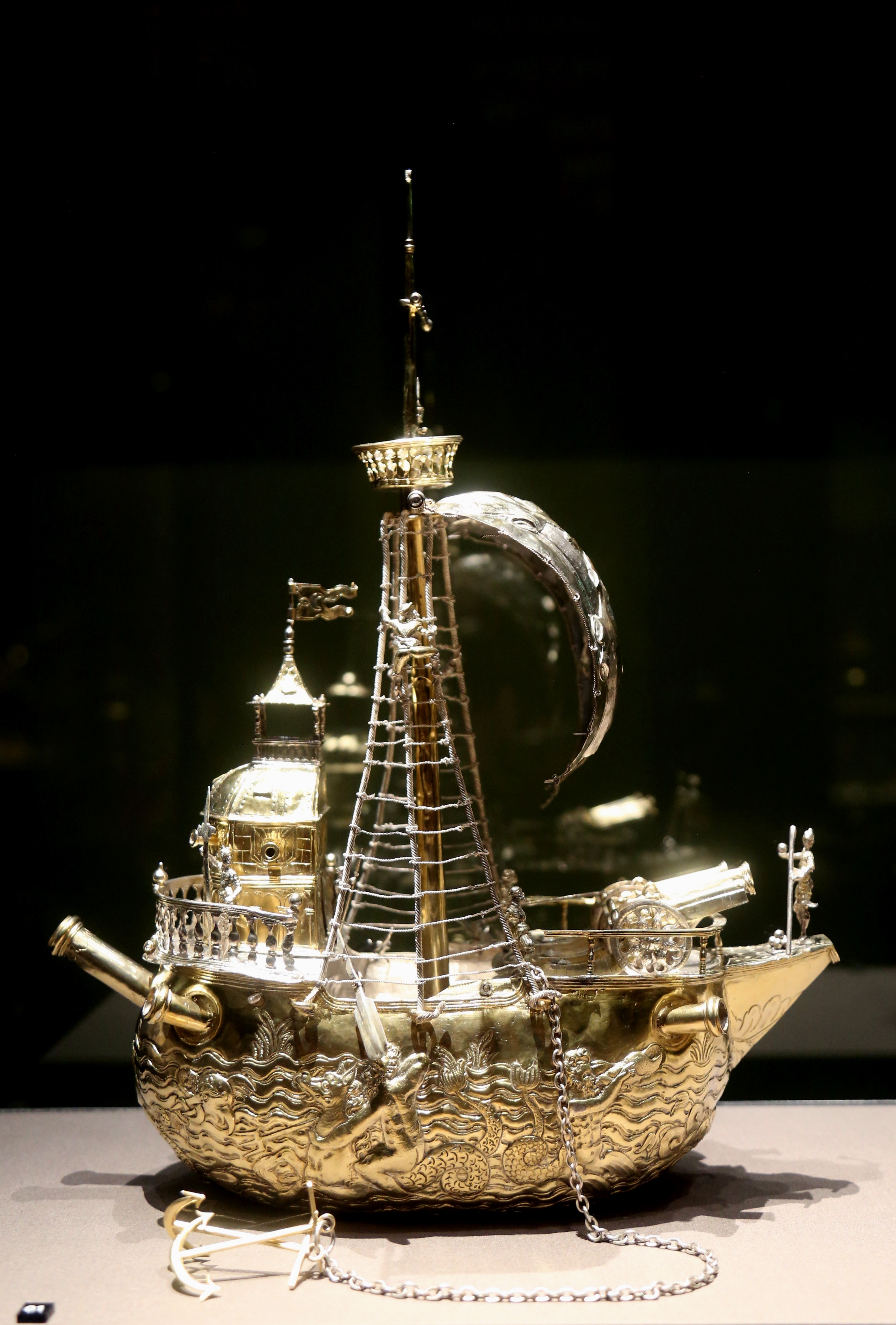 维也纳艺术史博物馆藏16世纪乌尔姆地区制作的银鎏金船模 