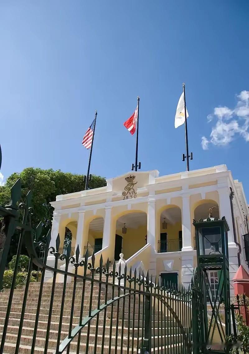 现在的丹麦比立陶宛都要狠，立陶宛为了投靠老美，只是得罪东方大国和俄罗斯，丹麦现在