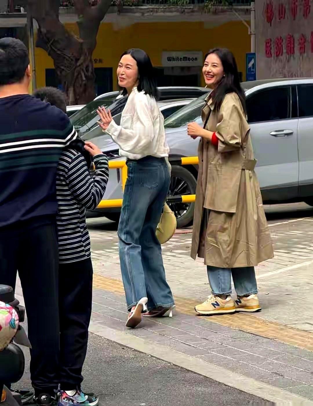 高圆圆倒垃圾素颜照疯传：45岁不化妆像“普通阿姨”，这才是内娱最缺的真实

高圆