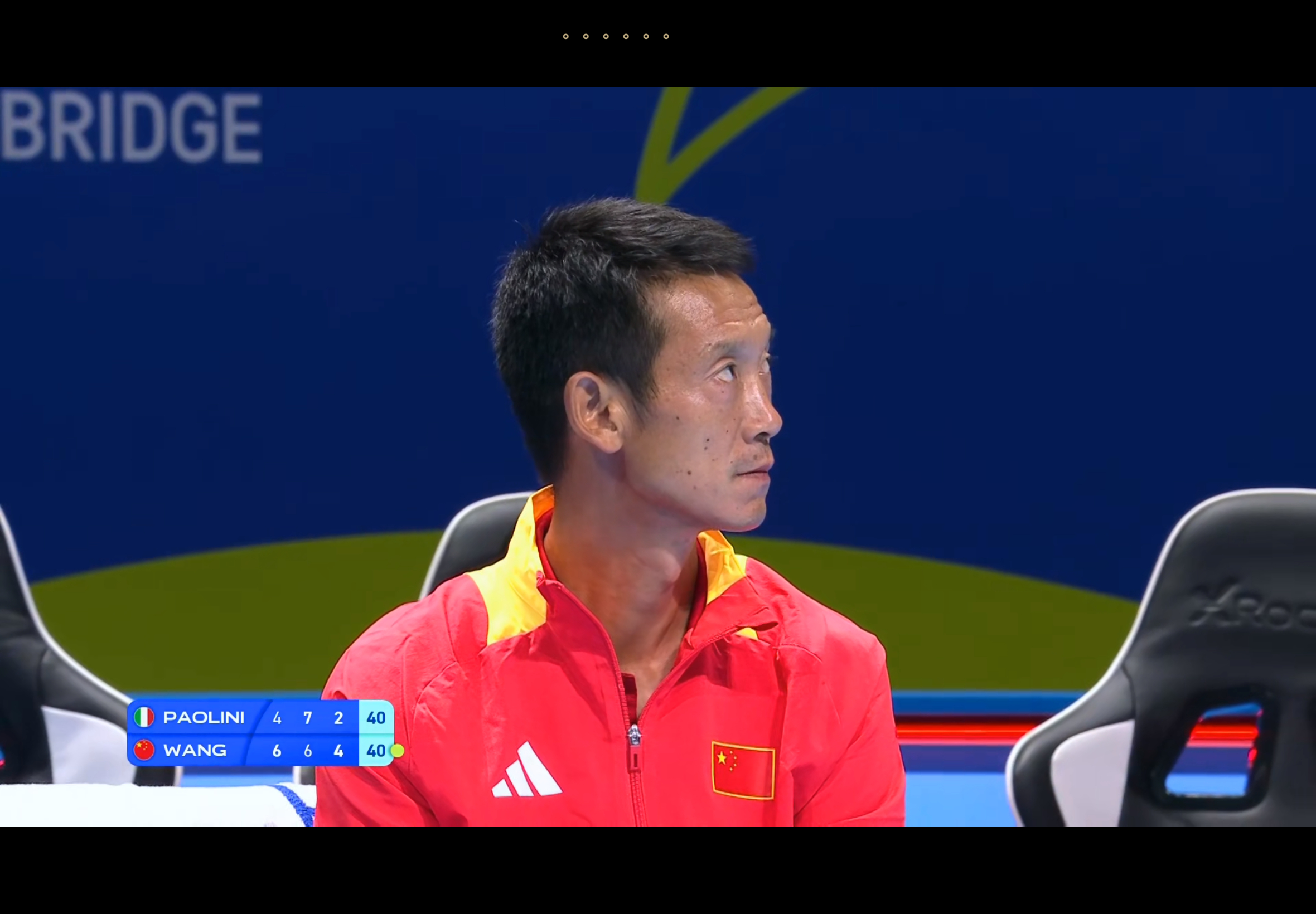 比利简金杯中国vs意大利 王右决胜盘4-2(40-0)错过五个局点没保住[捂嘴哭