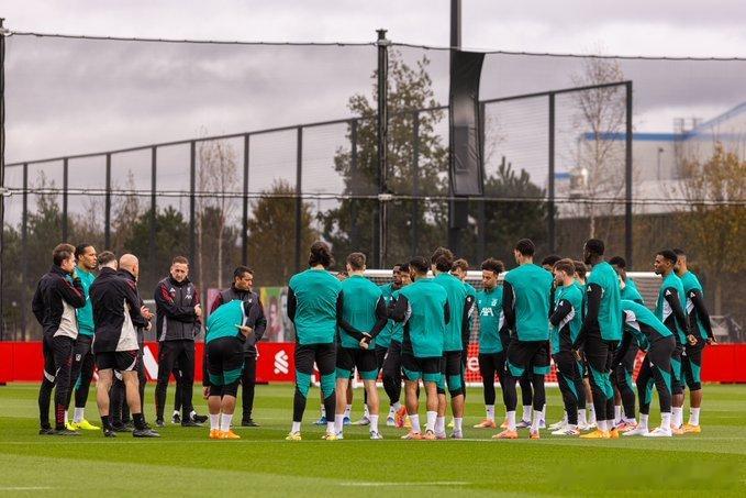 皮尔斯和埃文斯透露利物浦正以萨拉赫留队为前提规划本赛季后续安排，预计不会流失任何