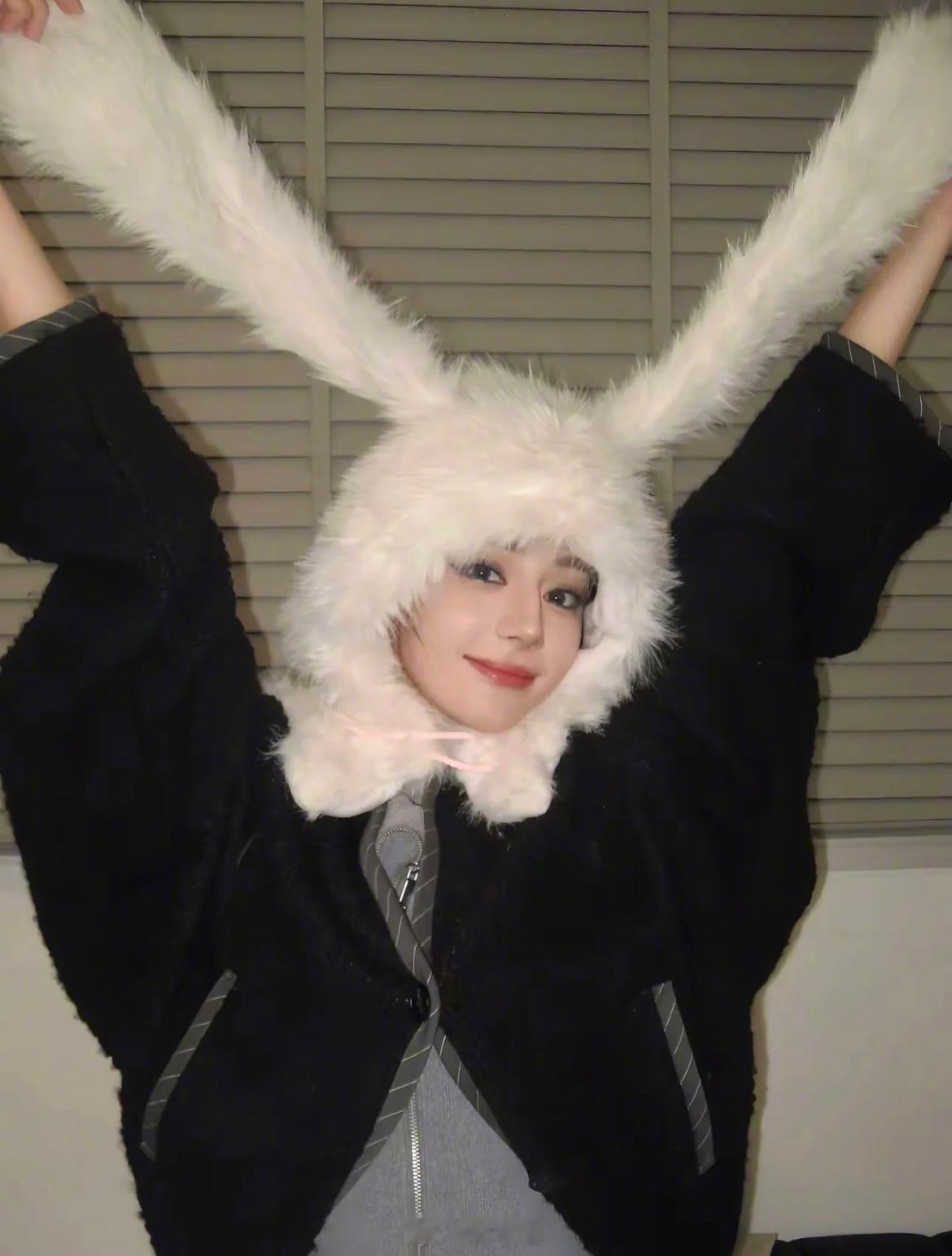 如果你惹毛了我，我就会变成一只毛茸茸的🐰被萌晕[抱一抱][抱一抱]第一个兔塑迪