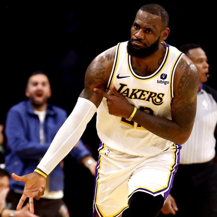 詹姆斯达成湖人生涯1000记三分球 1000记三分达成！詹姆斯投进湖人生涯第10