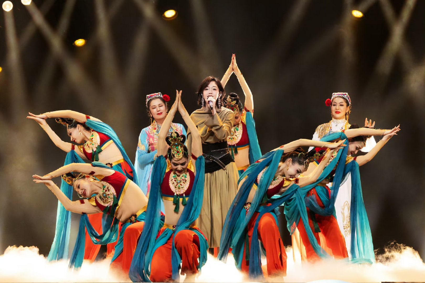 希林娜依高越南春晚演唱追风希林娜依高戏曲版追风  希林娜依高越南春晚舞台全新演绎