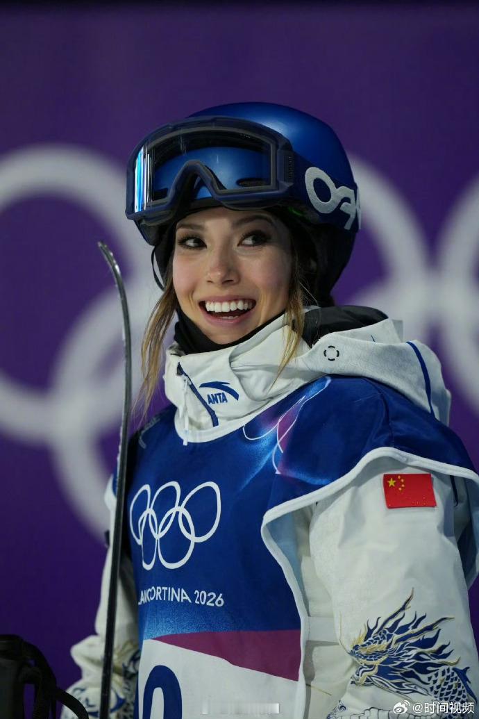 【谷爱凌回应大跳台晋级决赛】谷爱凌回应第2跳失误摔倒 据人民日报，当地时间2月1
