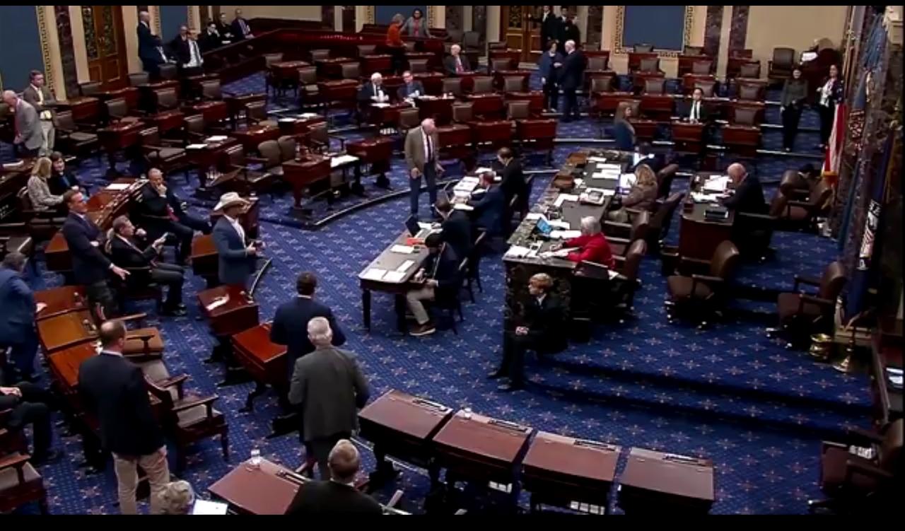 美国参议院以60票赞成、40票反对的结果通过投票，结束了这场持续时间最长的政府停