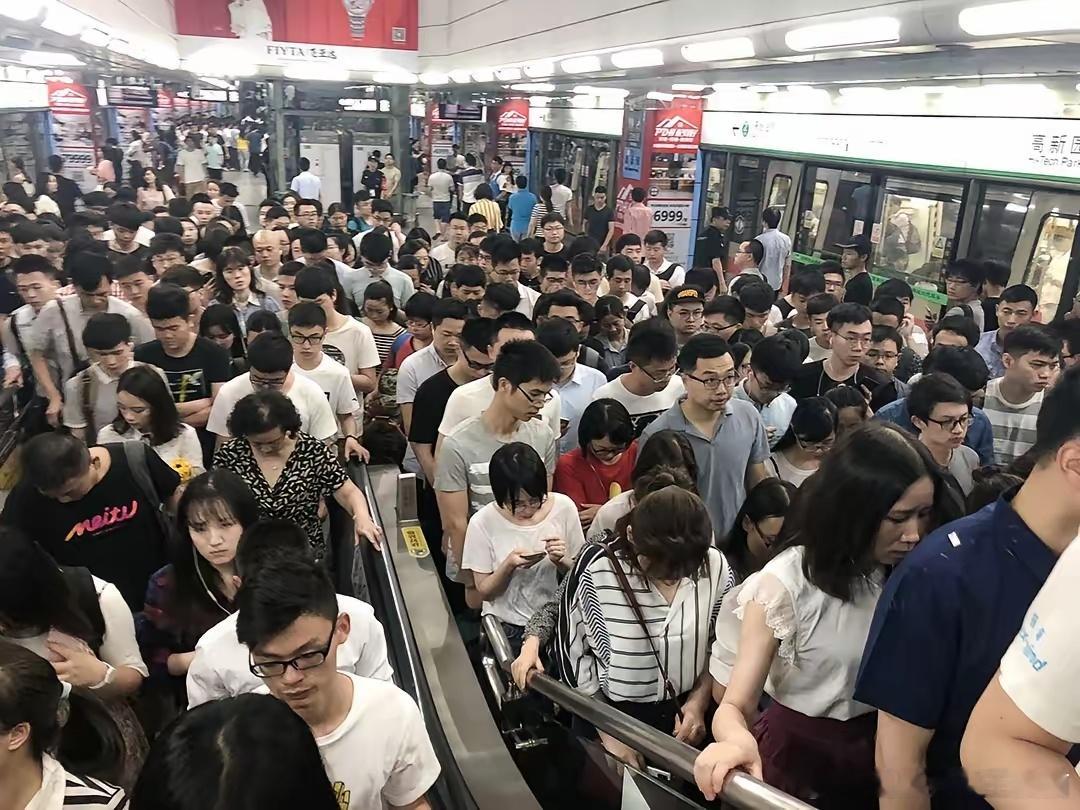 美国人口不到3.5亿，俄罗斯icon不到1.5亿，加拿大icon不到4000万，