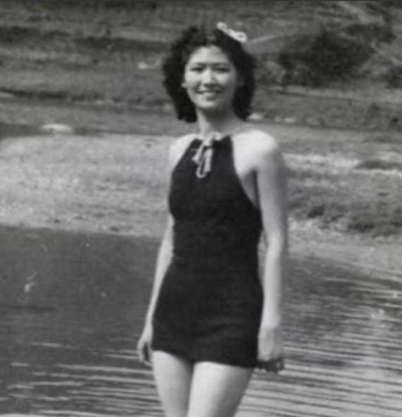 1914年，31岁的阎锡山，娶了14岁的小妾，洞房之夜，阎锡山对小妾说：“你躺下