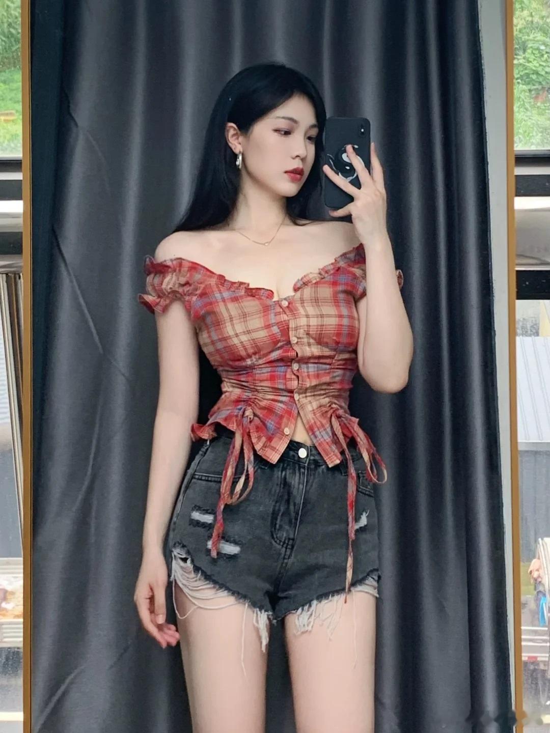 我不是不理你，我只是在等你先开口#女神# ​​​